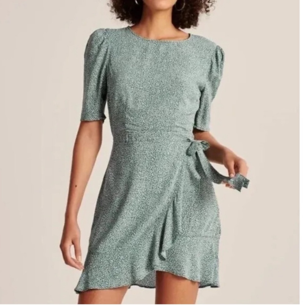 Abercrombie green floral puff sleeve wrap dress